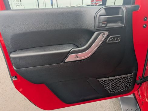 Used 2017 Jeep Wrangler Unlimited Sahara image 13