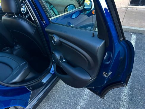 Used 2017 MINI Cooper 4-Door Hardtop FWD image 14
