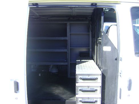Used 2001 Ford E-350 and Econoline 350 image 7