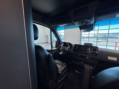 Used 2025 Mercedes-Benz Sprinter 2500 image 15