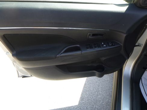 Used 2015 Mitsubishi Outlander Sport ES image 11