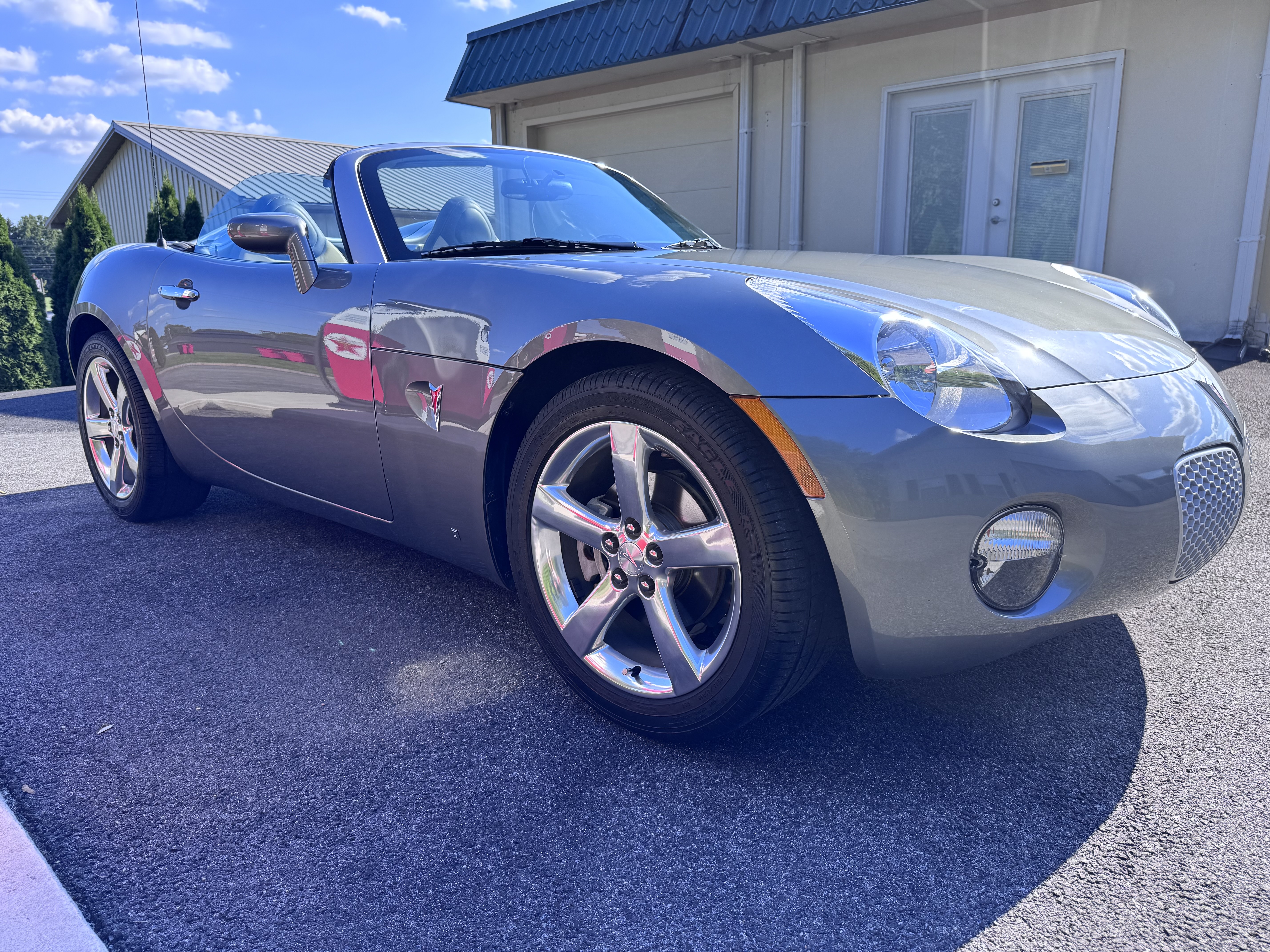 Used 2006 Pontiac Solstice RWD image 4