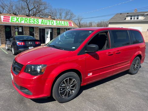 Used 2015 Dodge Grand Caravan SE image 1
