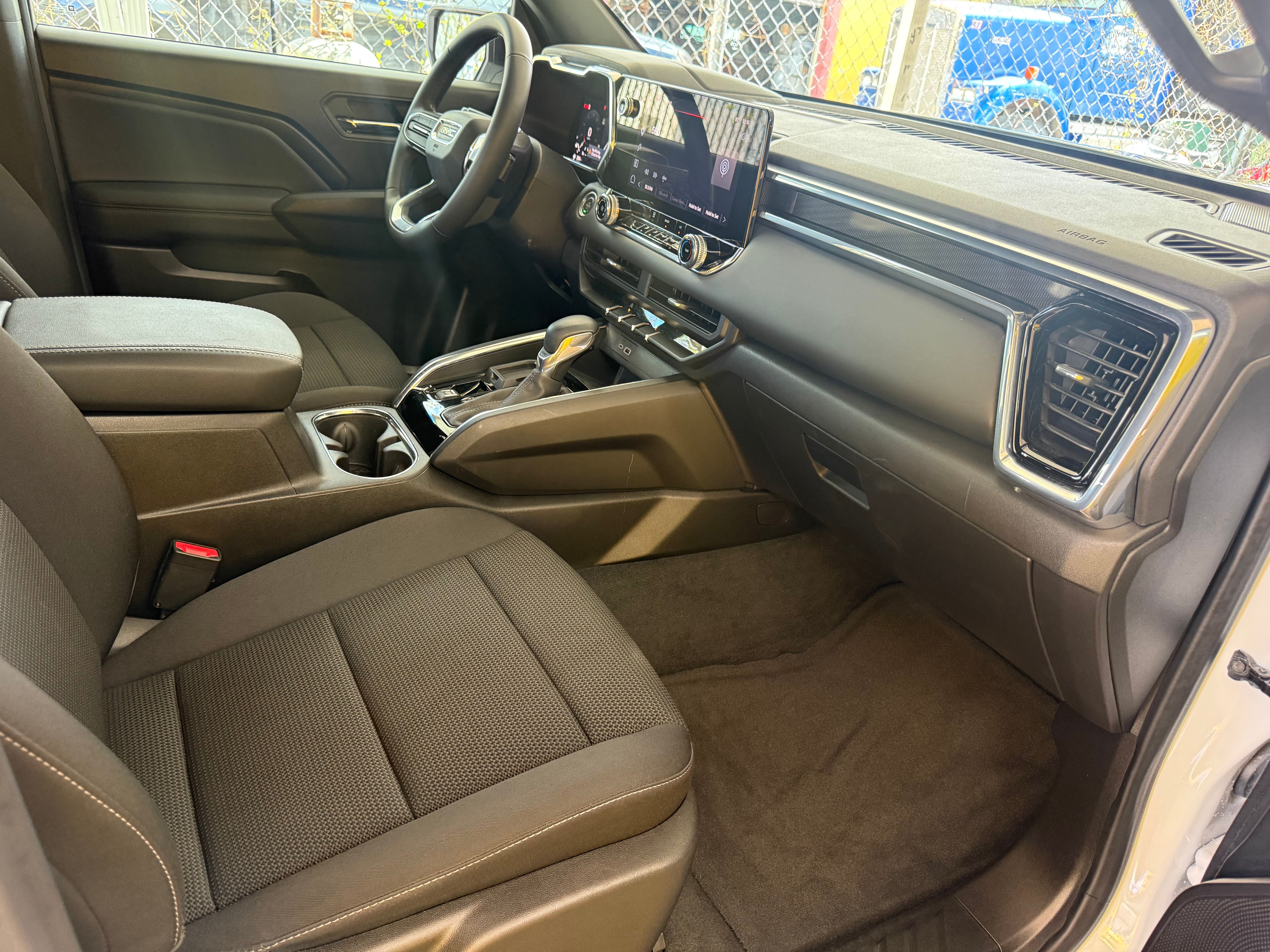 Used 2024 GMC Canyon 2WD Crew Cab Elevation image 3