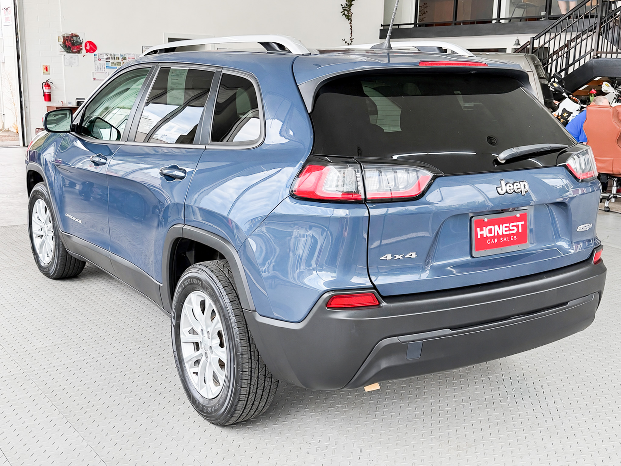 Used 2021 Jeep Cherokee 4WD Latitude image 4