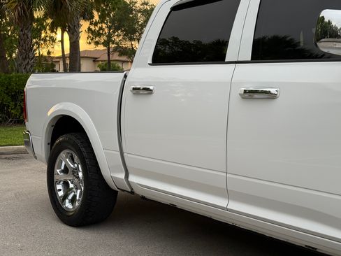 Used 2018 RAM 1500 2WD Crew Cab Laramie image 57