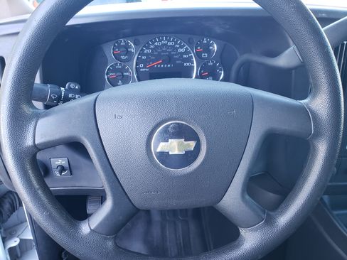 Used 2022 Chevrolet Express 2500 image 10