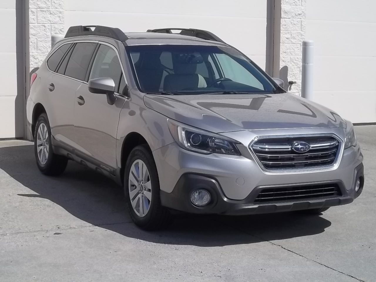 Used 2018 Subaru Outback 2.5i Premium AWD/4WD image 3