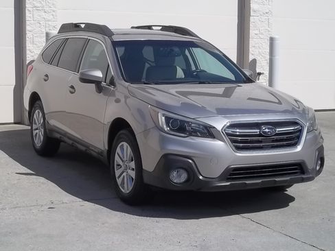 Used 2018 Subaru Outback 2.5i Premium AWD/4WD image 3