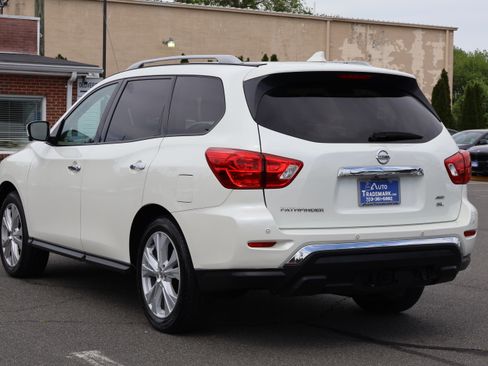 Used 2019 Nissan Pathfinder SL image 5