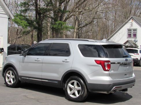 Used 2017 Ford Explorer Limited image 6
