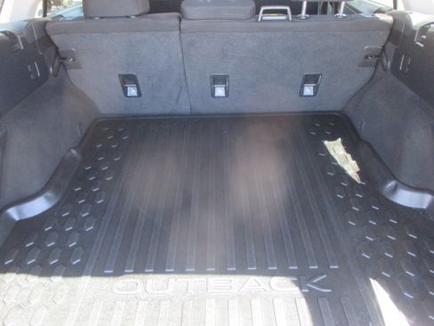 Used 2022 Subaru Outback Premium AWD/4WD image 14