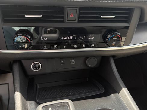 Used 2023 Nissan Rogue FWD SV image 11