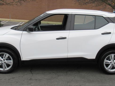 Used 2018 Nissan Kicks S image 5