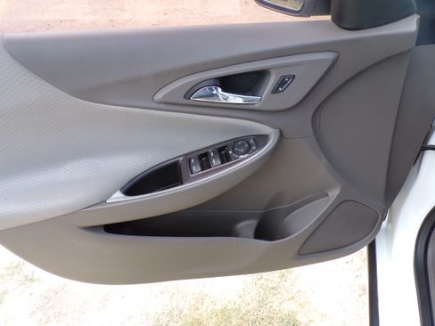 Used 2016 Chevrolet Malibu L image 9