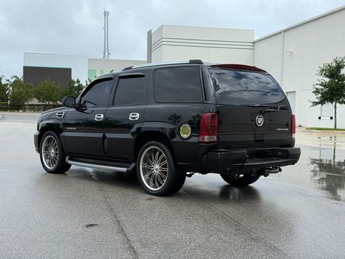 Used 2002 Cadillac Escalade image 3