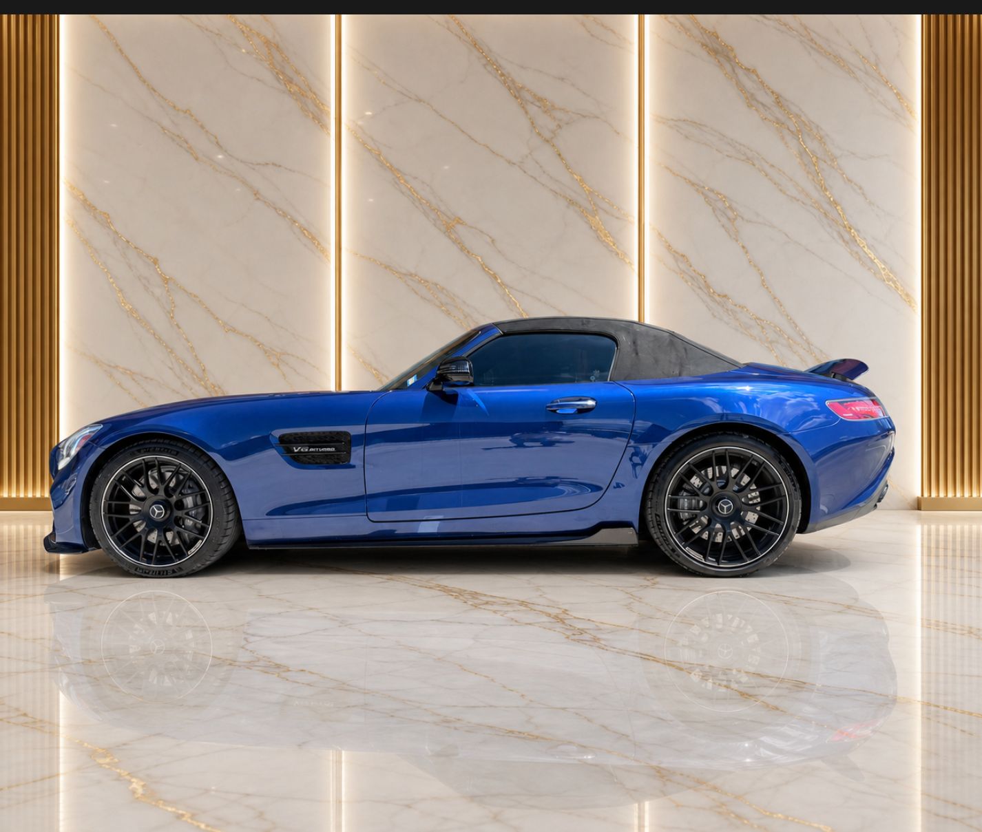 Used 2018 Mercedes-Benz AMG GT Roadster image 1