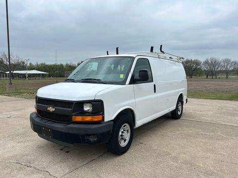 Used 2011 Chevrolet Express 2500 image 1