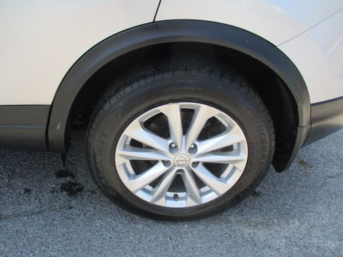 Used 2017 Nissan Rogue Sport S image 12