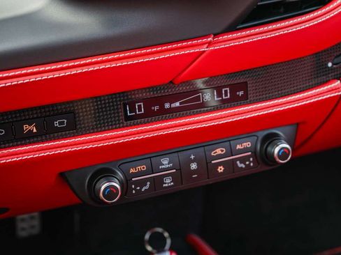Used 2022 Ferrari F8 Spider Spider image 19