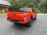 Used 2017 Toyota Tacoma TRD Off-Road image 4