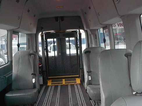 Used 2018 Ford Transit 350 XL image 21