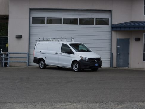 Used 2020 Mercedes-Benz Metris image 2