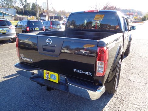 Used 2011 Nissan Frontier PRO-4X image 12