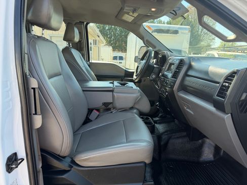 Used 2017 Ford F550 image 21