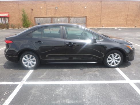 Used 2020 Toyota Corolla LE Sedan FWD image 4
