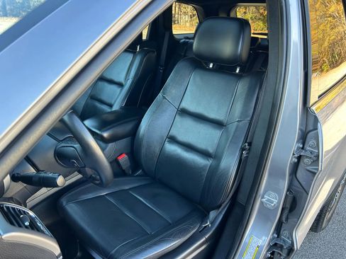 Used 2019 Jeep Grand Cherokee Limited image 28