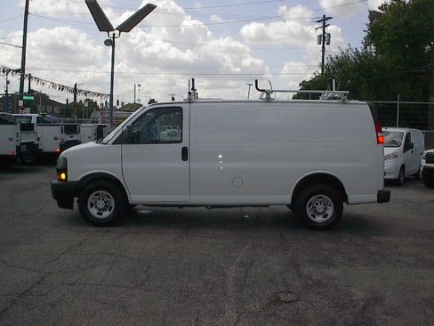Used 2020 Chevrolet Express 3500 UNAVAIL RWD image 7