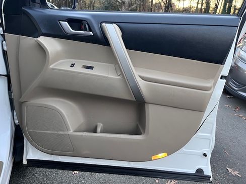 Used 2013 Toyota Highlander SE image 11