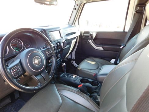 Used 2018 Jeep Wrangler Unlimited Sahara AWD/4WD image 10