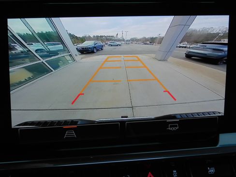 Certified 2025 GMC Sierra 1500 SLT image 3