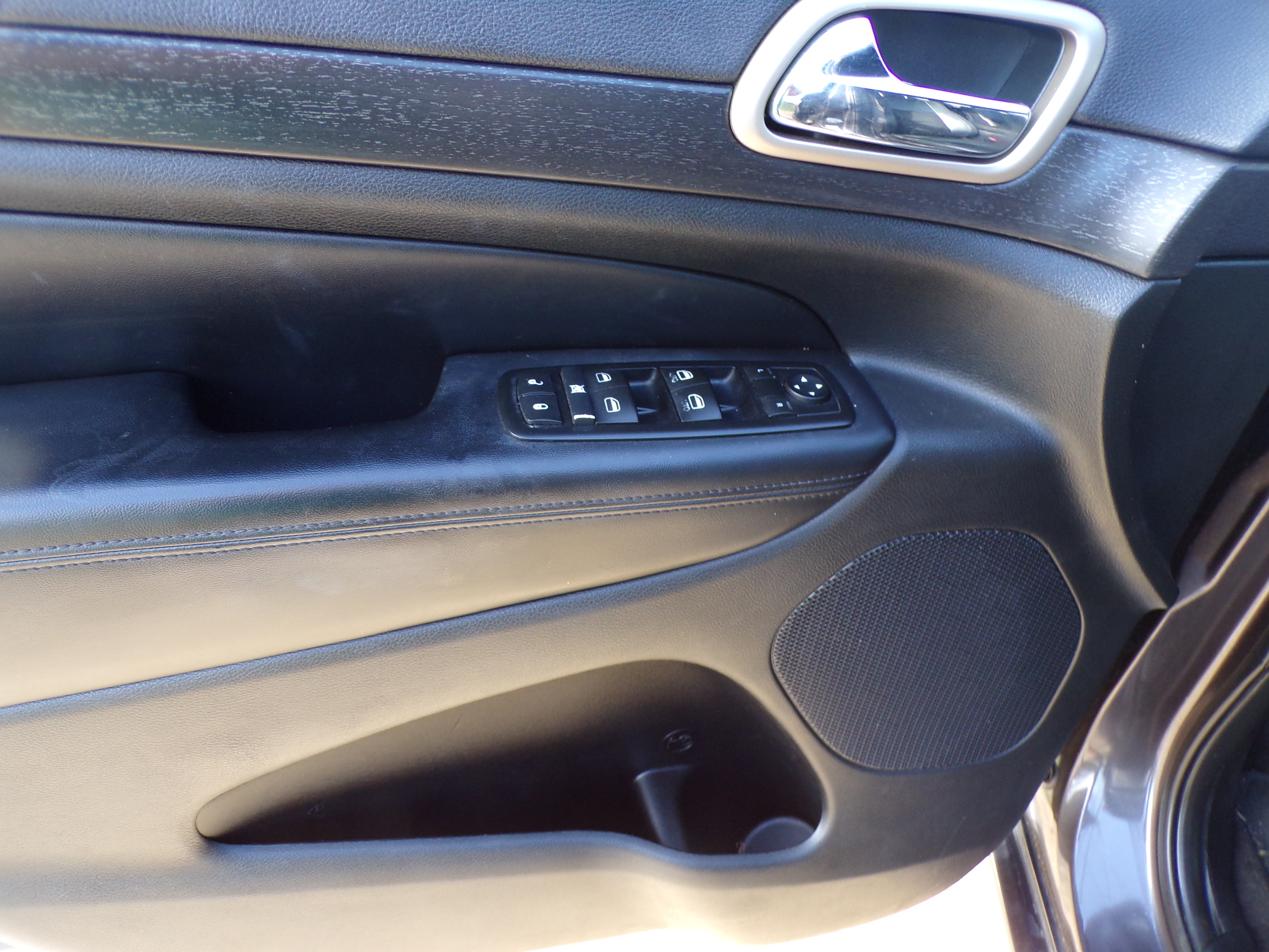 Used 2015 Jeep Grand Cherokee Altitude RWD image 10