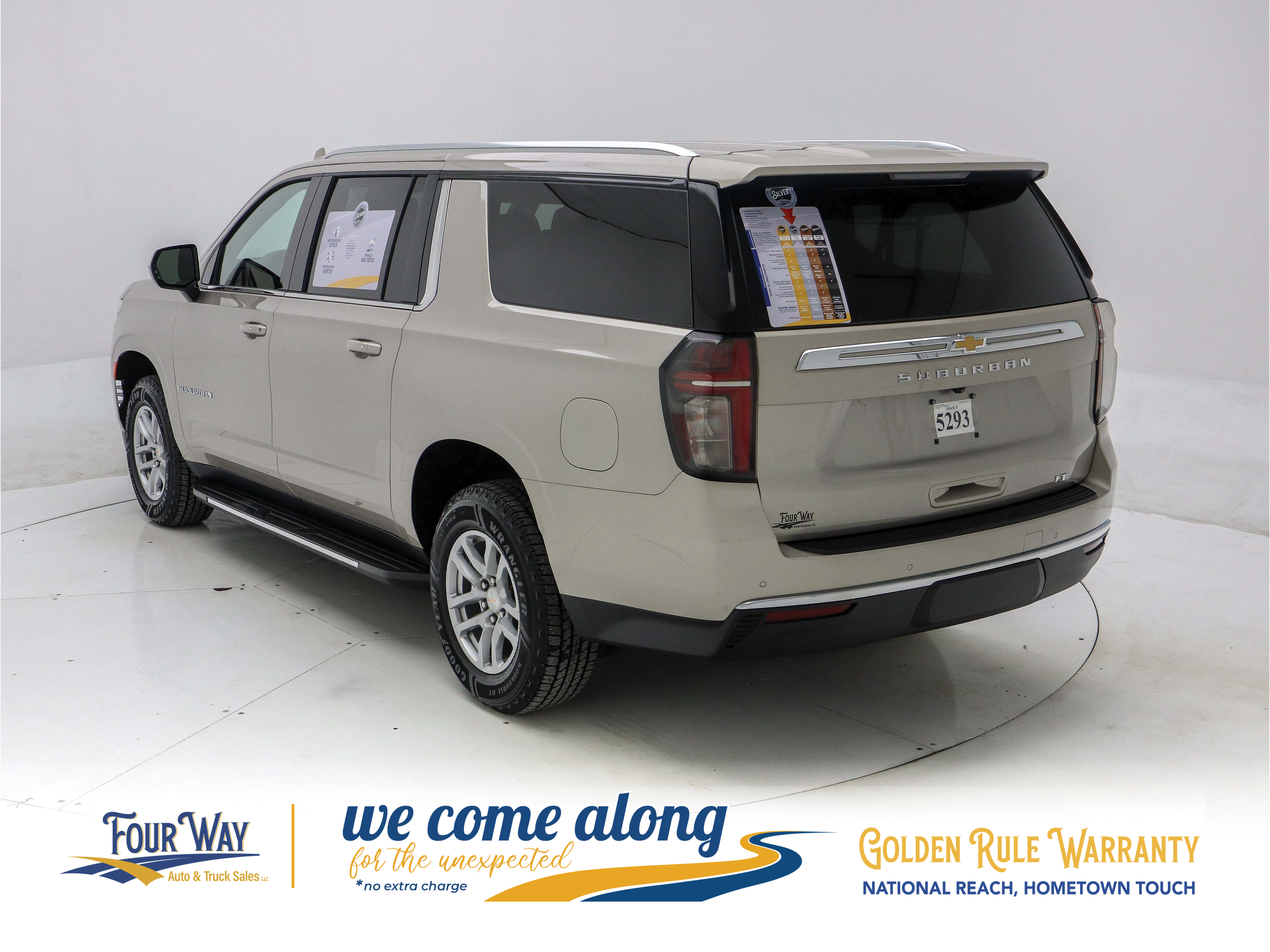 Used 2024 Chevrolet Suburban 4WD LT image 6