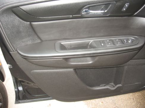 Used 2013 Chevrolet Traverse LT image 8