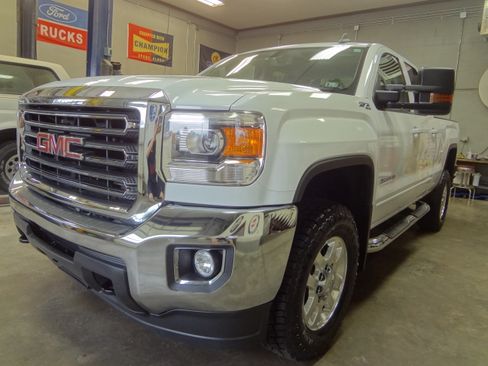 Used 2015 GMC Sierra 2500 Classic SLE image 3
