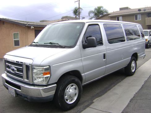Used 2014 Ford E-350 and Econoline 350 XLT image 4