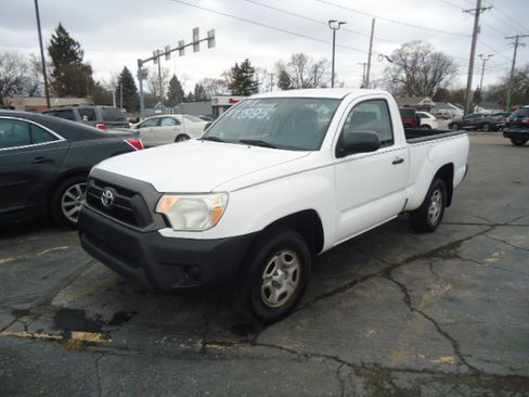 Used 2014 Toyota Tacoma image 2