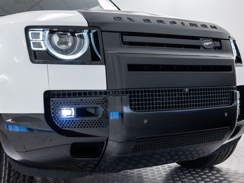 Used 2025 Land Rover Defender 110 X-Dynamic SE image 13