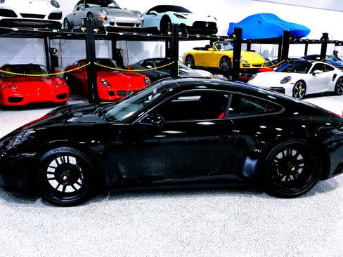 Used 2024 Porsche 911 Carrera GTS image 3