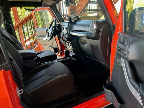 Used 2015 Jeep Wrangler Rubicon image 12