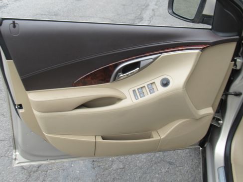 Used 2012 Buick LaCrosse Premium FWD image 19