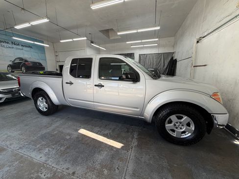Used 2008 Nissan Frontier 2WD Crew Cab image 8