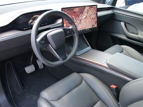 Used 2024 Tesla Model X Long Range image 3