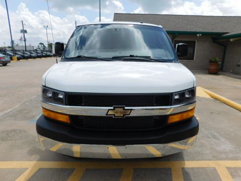 Used 2022 Chevrolet Express 2500 image 3