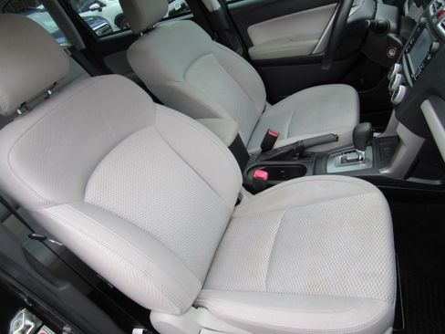 Used 2016 Subaru Forester 2.5i Premium image 16