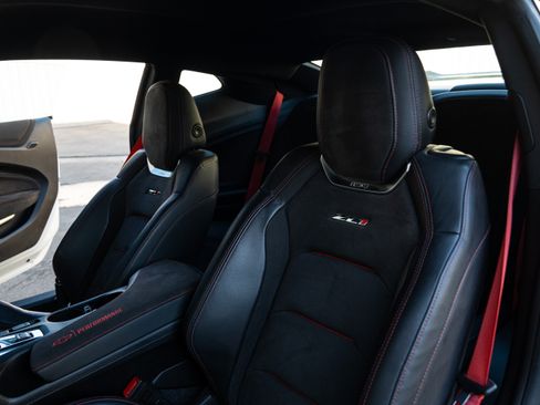 Used 2020 Chevrolet Camaro ZL1 image 31
